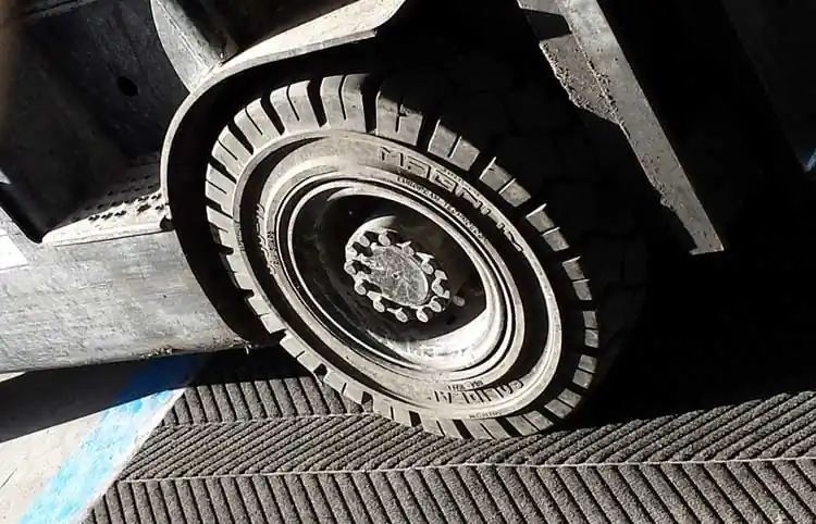 Benefits of Heavy-Duty Floor Mats for Trucks