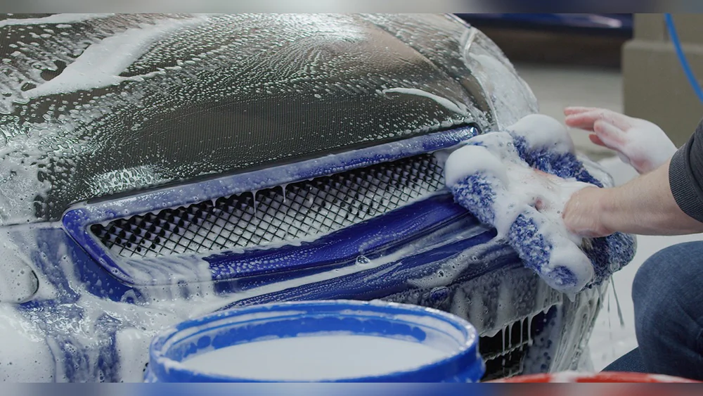Why Using a Microfiber Wash Mitt Makes Car Washing Effortless